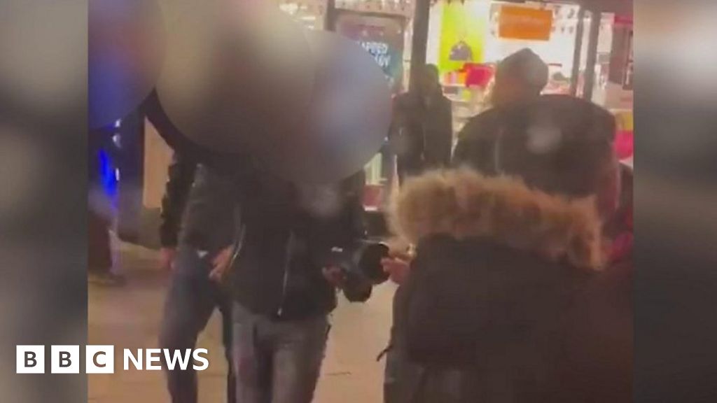 Oxford Street: Men filmed spitting at Jewish people on bus