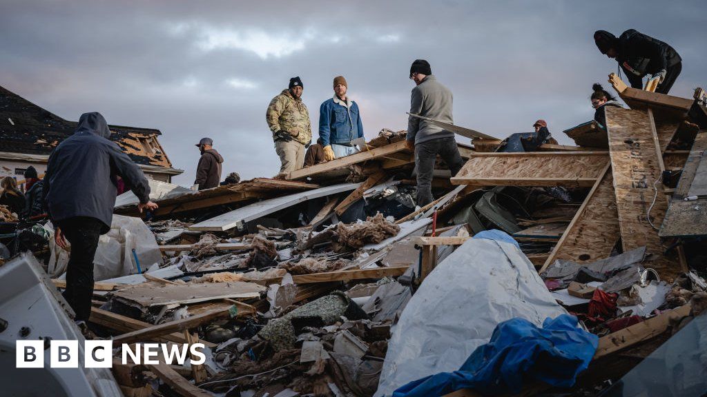 Майка и нейните двама годишен син бяха убити след торнадо