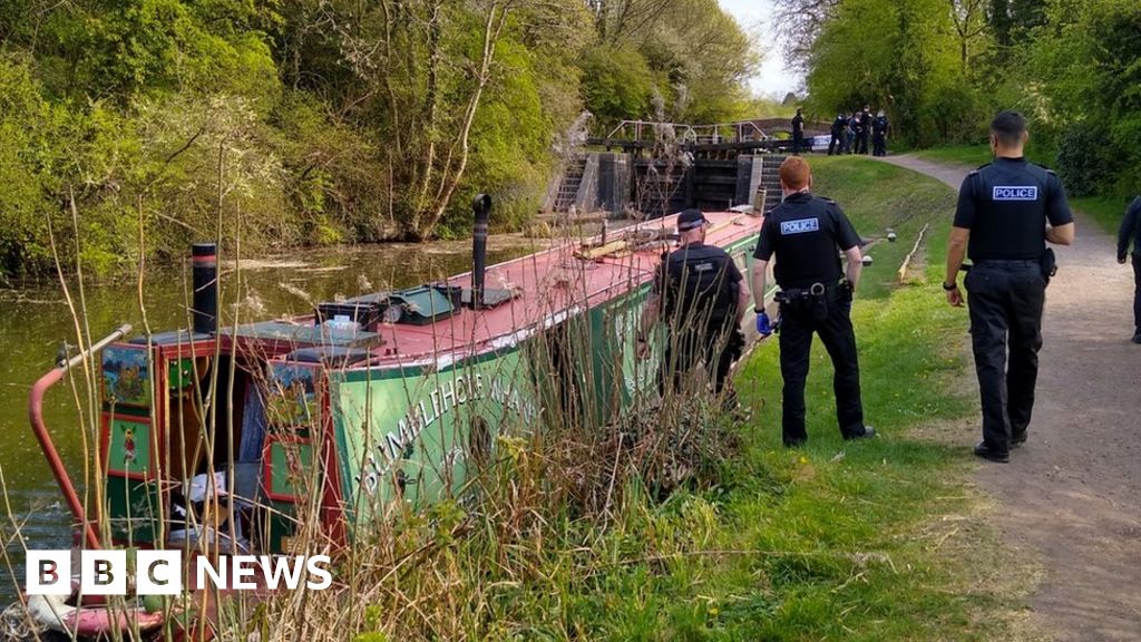 Leicester Narrowboat In Low Speed Police Chase