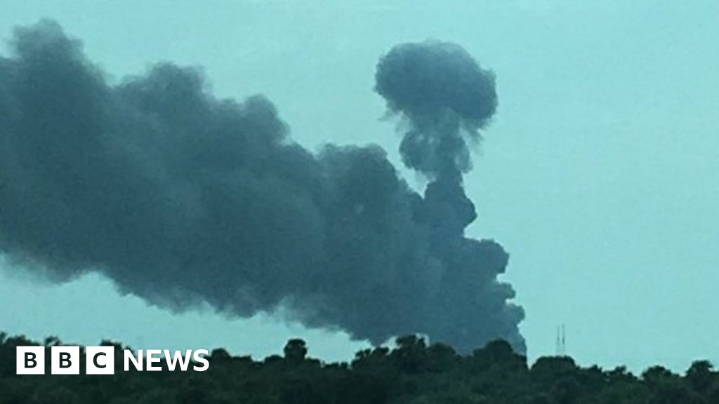 SpaceX rocket explodes during launch test - BBC News