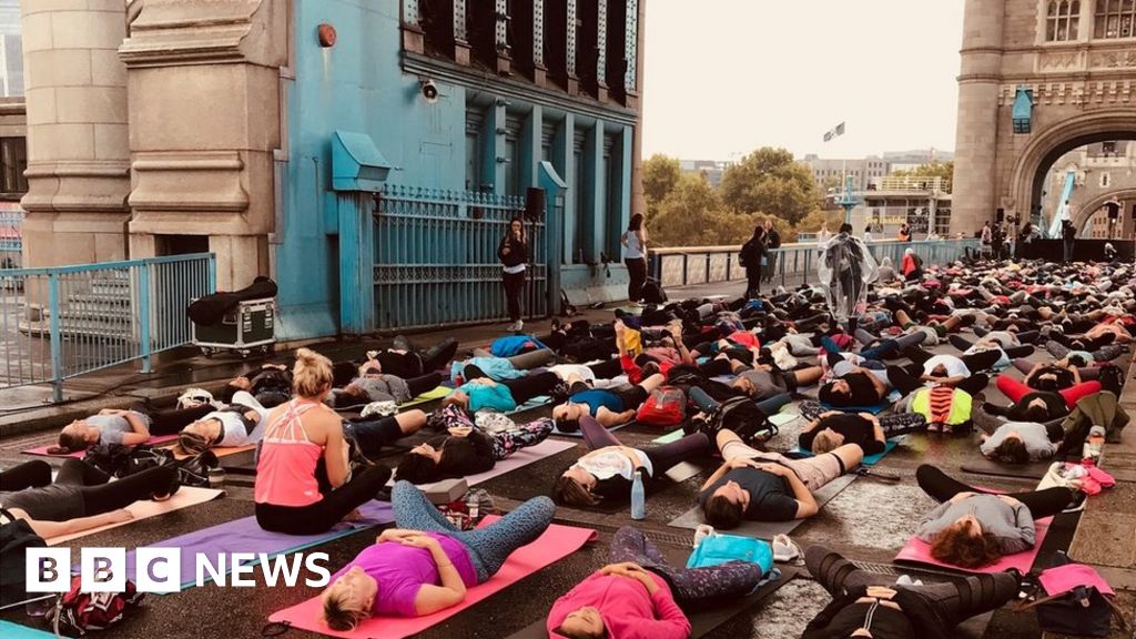 London Car Free Day Tower Bridge Shuts For Mass Yoga Session