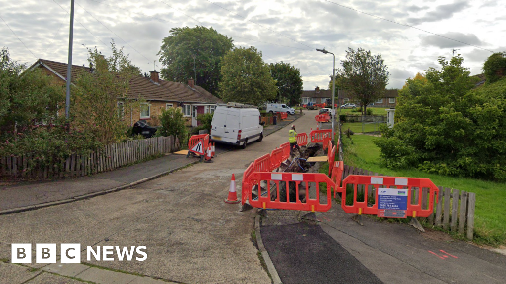 Leicester: Murder charge after woman found dead at house - BBC News