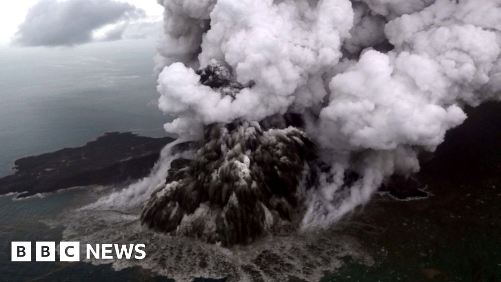 Anak Krakatau: Lightning frenzy points to scale of volcanic plume