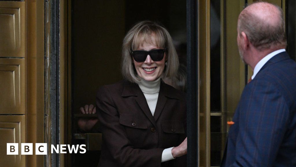 E Jean Carroll seeks $10m in defamation case against Trump