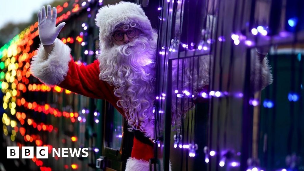 Hampshire's Watercress Line steam railway lit up in festive lights - BBC News