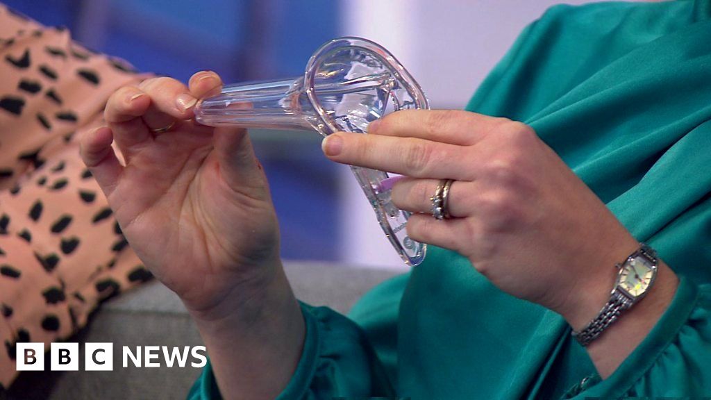 What happens during a smear test? BBC News