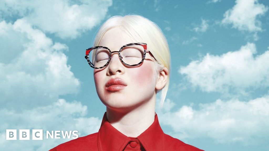 The models that turned Instagram into their DIY catwalk - BBC News
