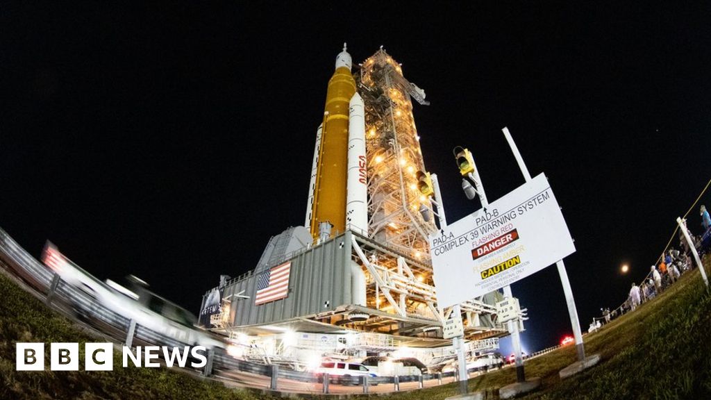 Artemis: Nasa readies giant Moon rocket for maiden flight - BBC