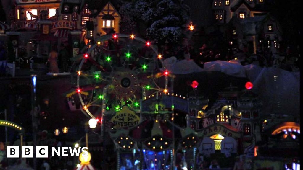 Garage grotto as Christmas lights come down BBC News