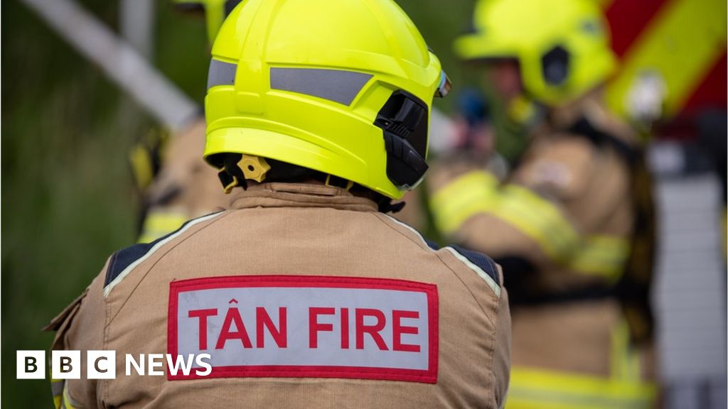 Bangor Neighbour burning rubbish sparks smoke warning