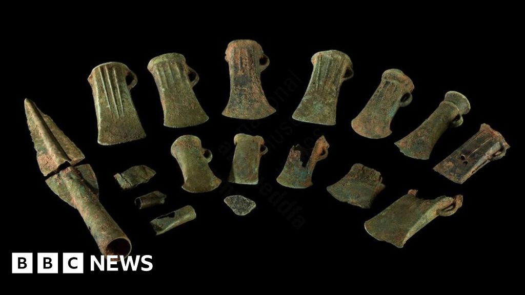 Treasure find of Bronze Age axes and spears from 1,000 BC 
