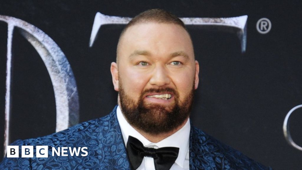 Hafthor Bjornsson: Game of Thrones actor breaks 501kg deadlift record - BBC