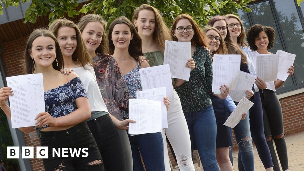 NI bucks UK trend with improving GCSEs - BBC News