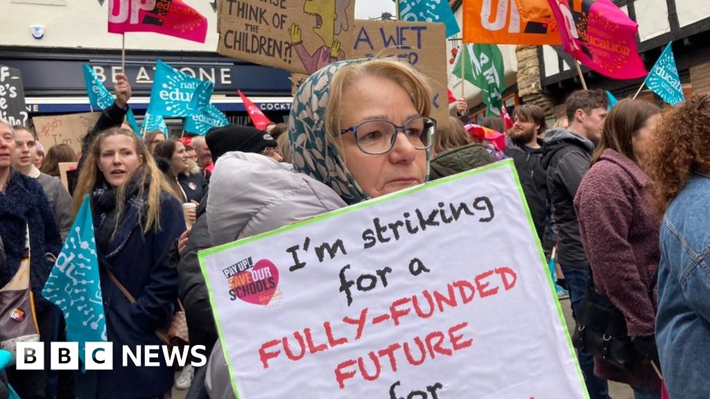 Teachers' strike: Lincolnshire and East Yorkshire staff join walkout ...