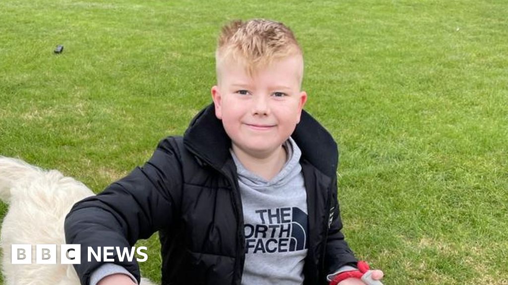 Party held to keep memory of teenager alive - BBC News