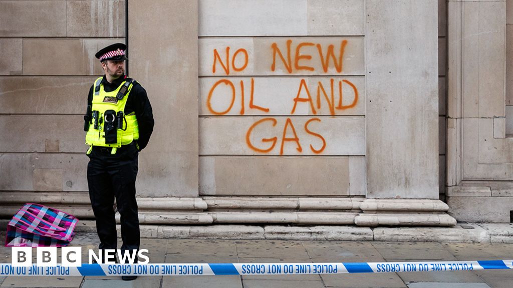 Just Stop Oil activists target MI5 and Home Office buildings