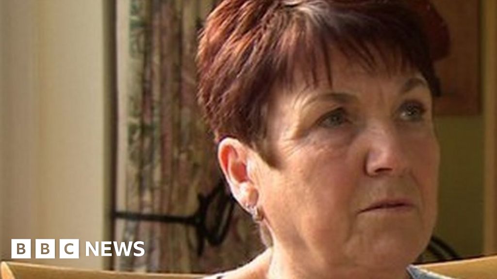 The woman who lost £35,000 to 'evil' phone scammers - BBC News