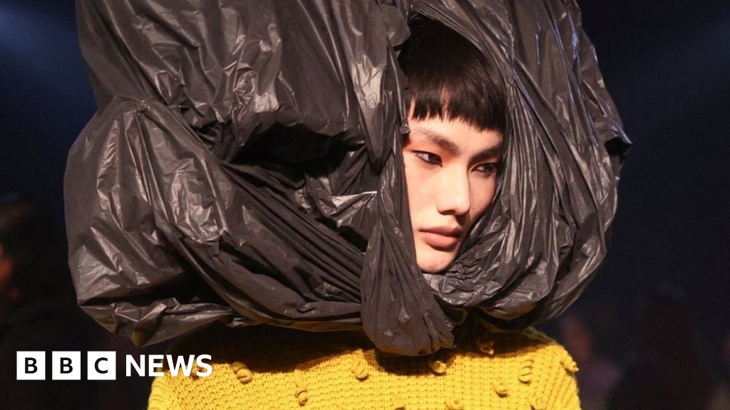 Fashion Week: Some weird and wonderful looks from the different shows - BBC  Newsround