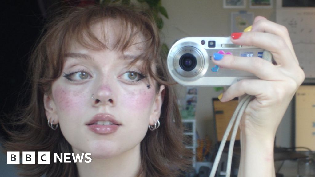 Student Trends: Disposable Cameras Make a Grainy Comeback