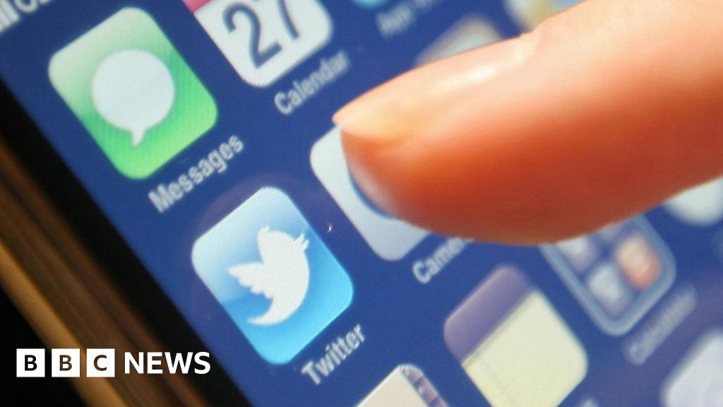 Ronnie Pickering Hull driver road rage video goes viral BBC News