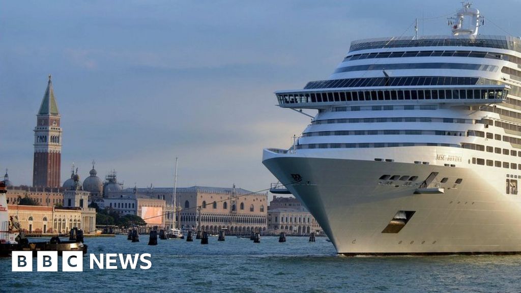 Cruise tourists overwhelm Europe's ancient resorts