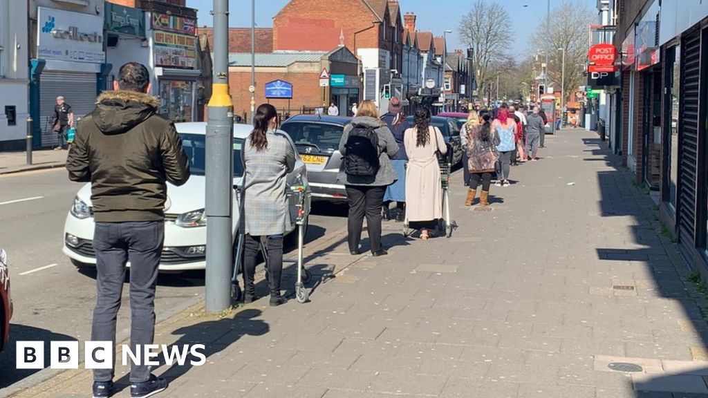 Coronavirus: Supermarket shoppers 'keep calm' and queue