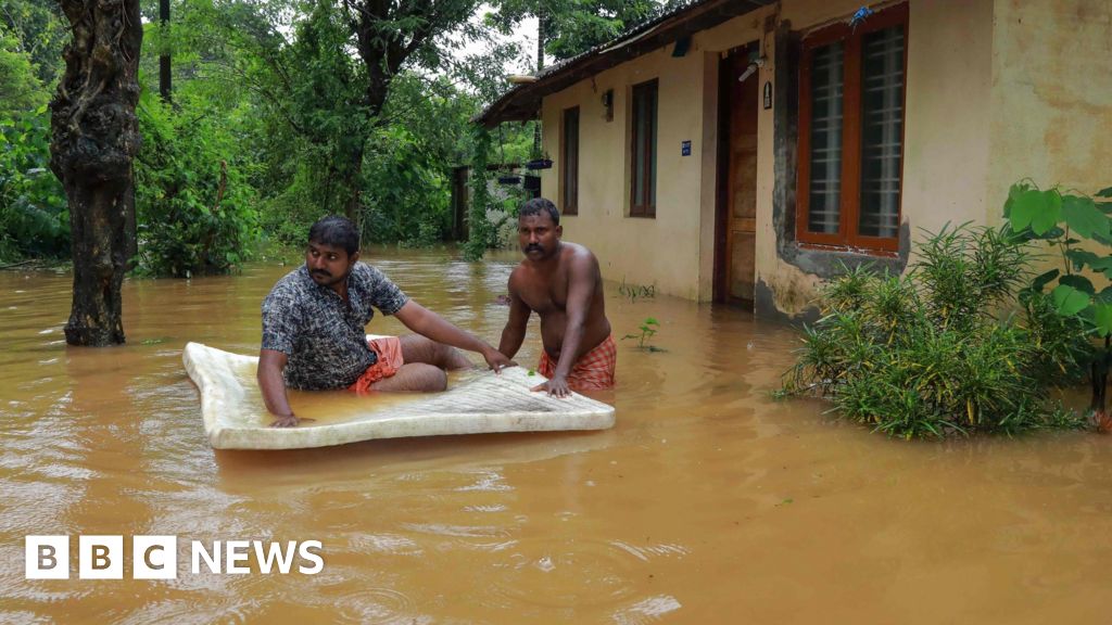 India floods At least 95 killed, hundreds of thousands evacuated  BBC