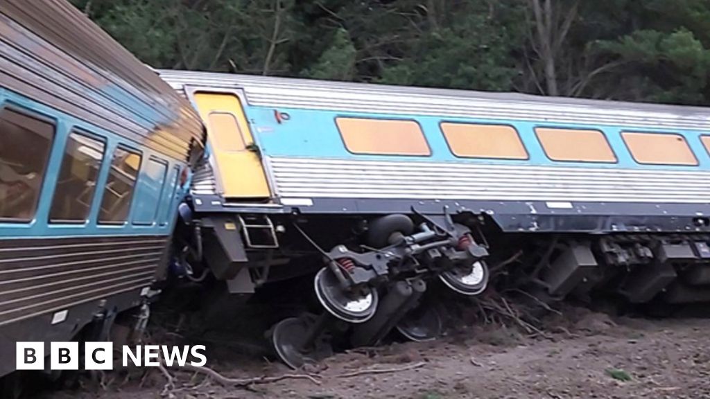 Train derailment Driver and co pilot killed in Sydney Melbourne