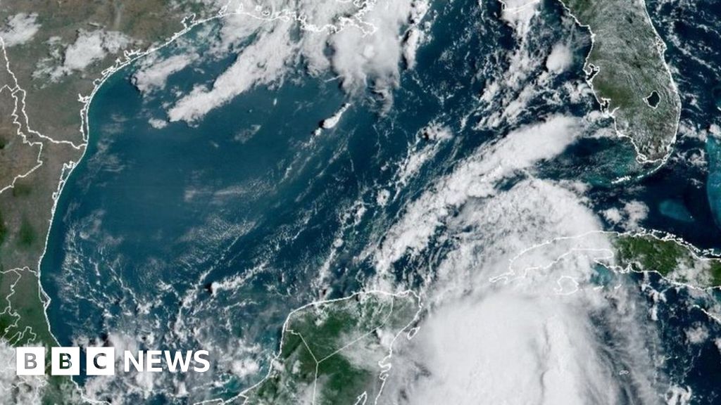 Тропическата буря Идалия поставя Флорида под тревога за голям ураган