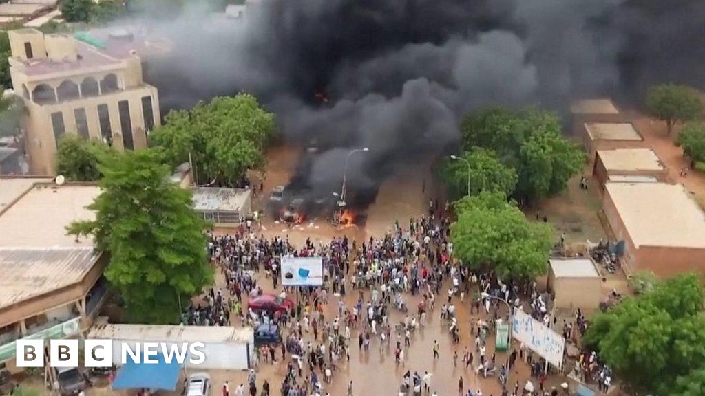 Ousted president's party HQ set ablaze in Niger