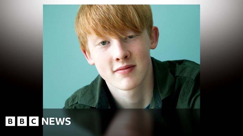 Anti-weapons lessons in Aberdeen schools - BBC News