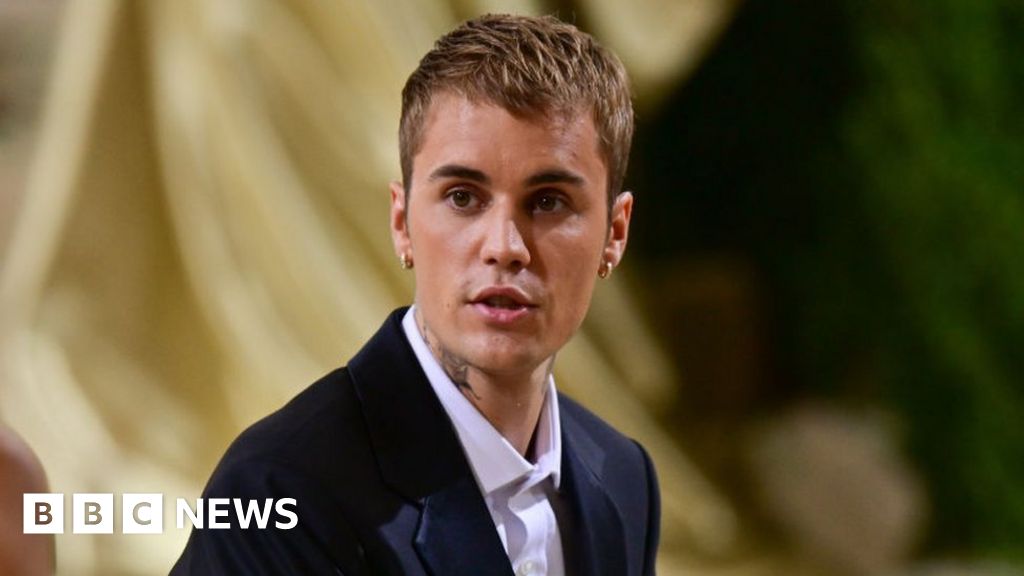 H&M: Justin Bieber collection axed after singer’s ‘trash’ criticism