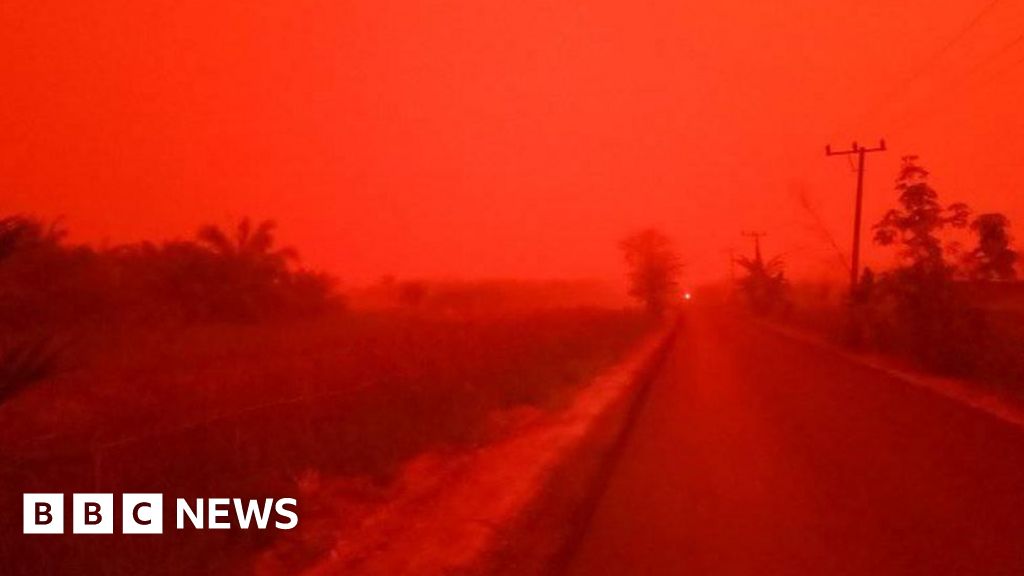 Indonesia haze causes sky to turn blood red