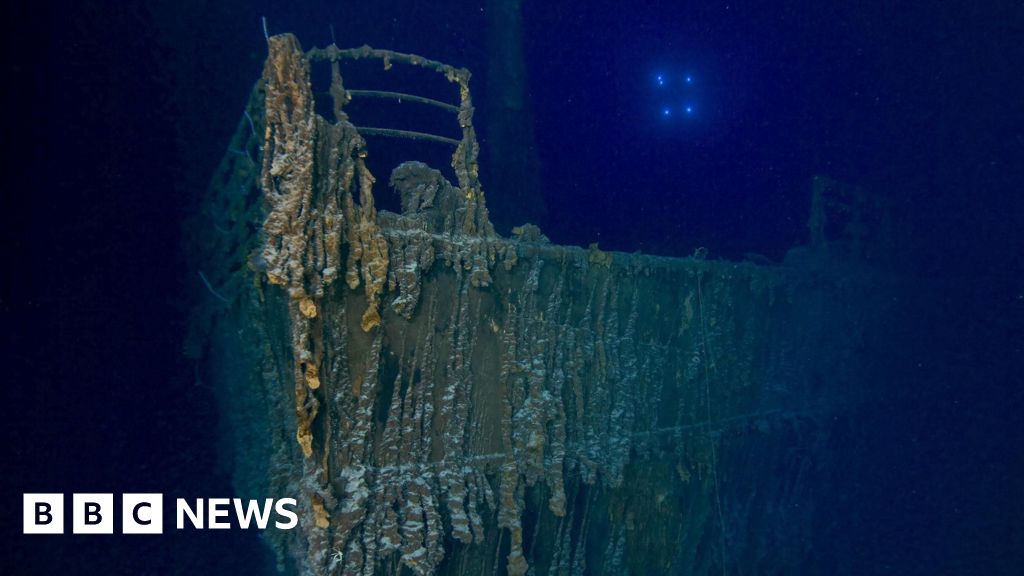 Titanic: Striking images reveal depths of ship's slow decay - BBC News