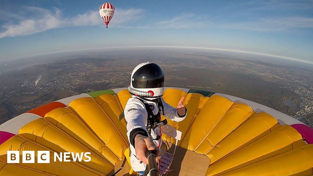 Hot air balloonist breaks world record
