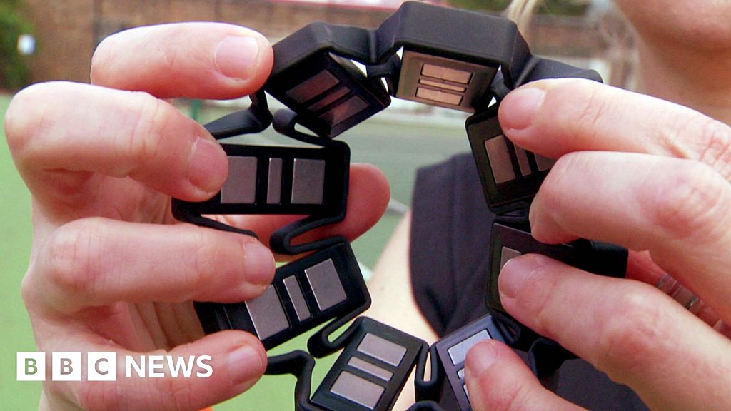 The armband which uses gestures to control a drone BBC News