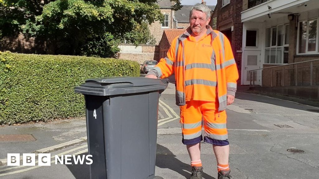 York Kilt wearing Binman Welcomes Shorts Trial york-kilt-wearing-binman-welcomes-shorts-trial