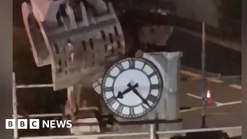 Moment historic clock tower in Stirling is demolished - BBC News