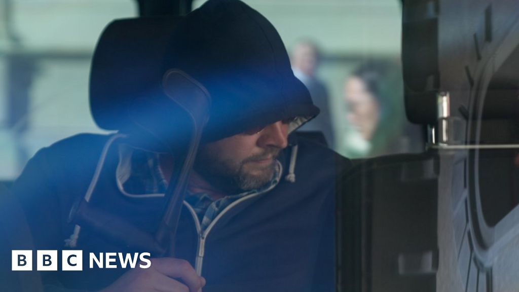 Yury Garavsky: Swiss trial acquits man who admitted abducting Belarus polit