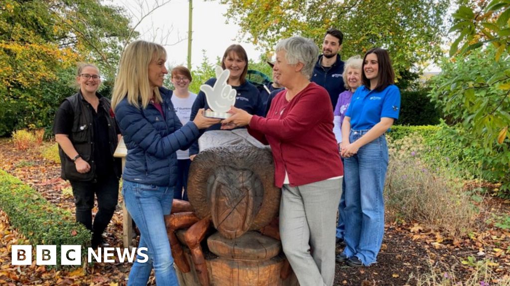 Michaela Strachan hands award to Peak District bee project BBC News