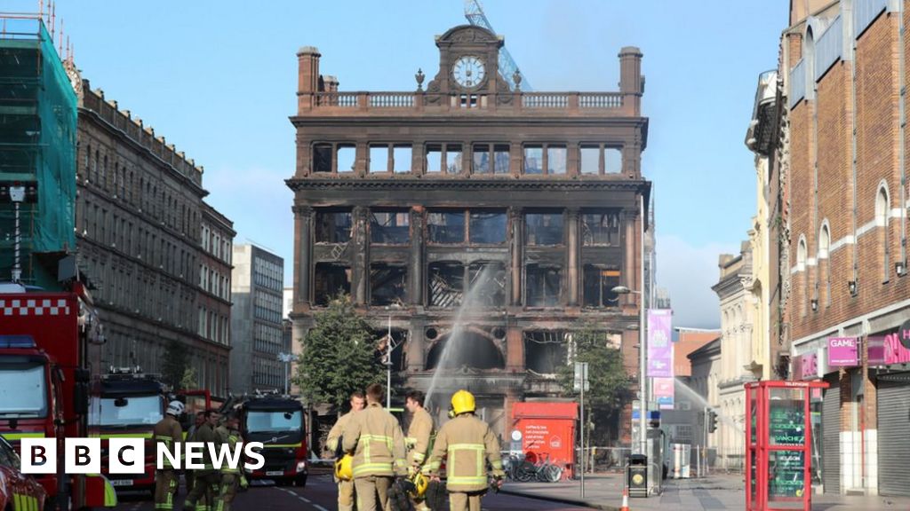 Belfast Primark: Urgent City Hall meeting after blaze - BBC News