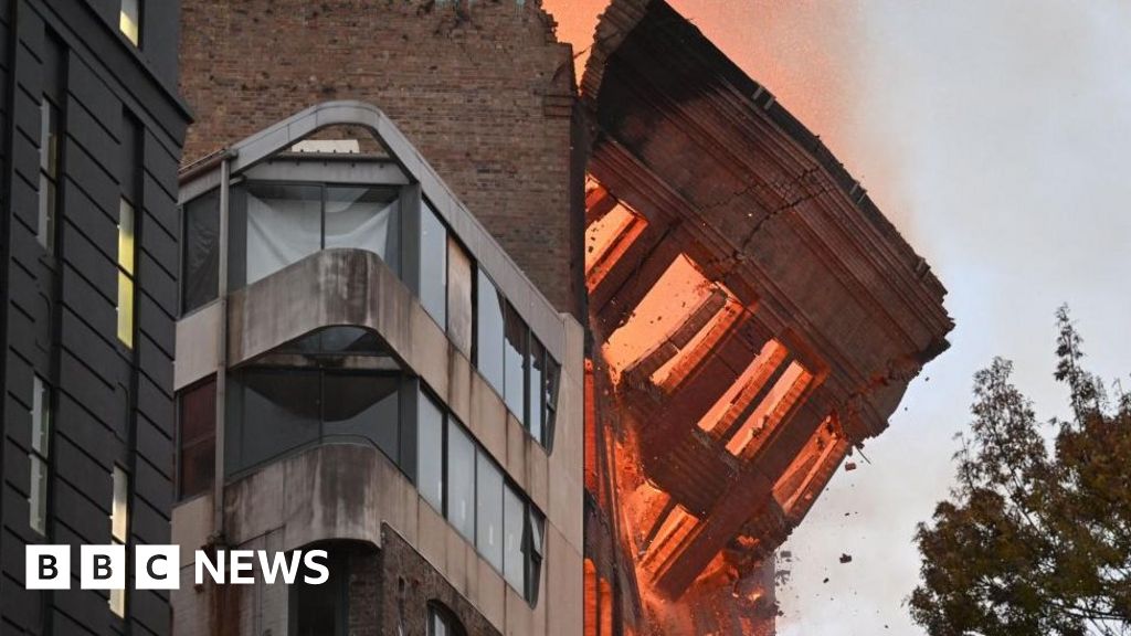 Teens hand themselves in to police over Sydney fire
