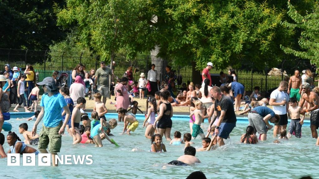 UK weather: What are the effects of a heatwave? - BBC News