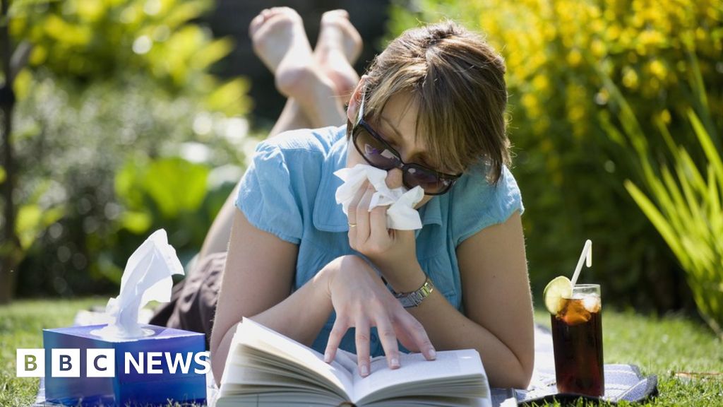 Clampdown on social media adverts for risky hay-fever jab