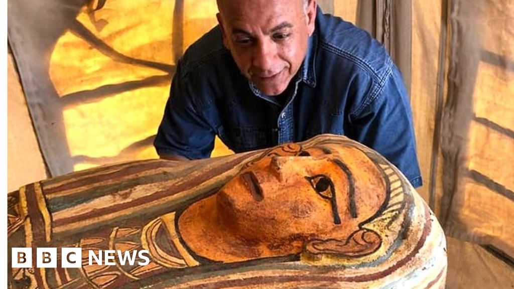 Egypt tomb: Sarcophagi buried for 2,500 years unearthed in Saqqara