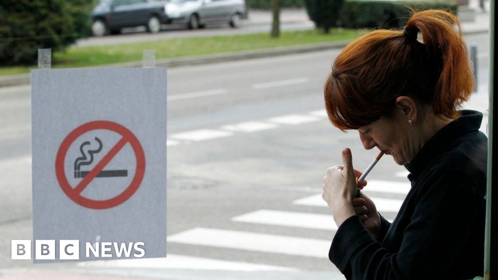 Spanish regions ban smoking over Covid-19 risk