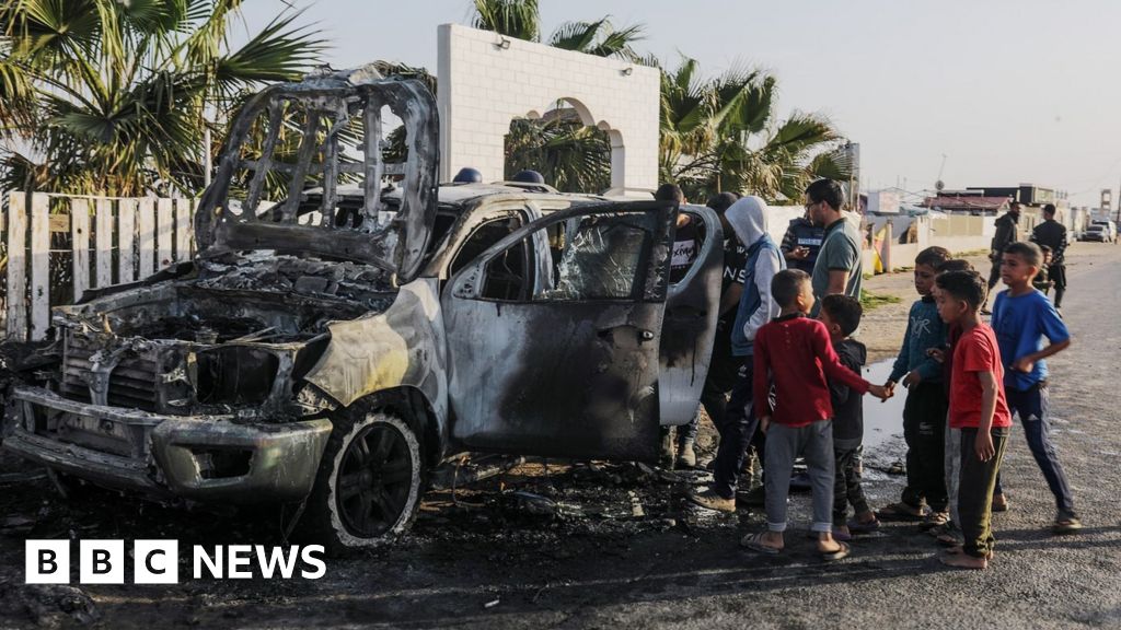 Fears for Gazans as aid groups halt work over air strike