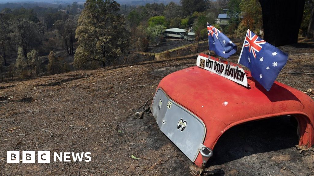 Australian bushfires: Why do people start fires during fires?