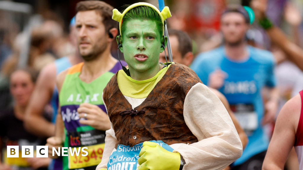 London Marathon 2022 Race attracts 42,000 participants BBC News