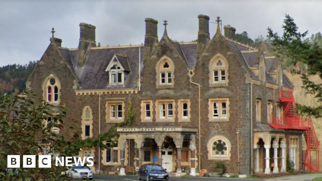 Llanfarian: Care home to close because of staff shortages 